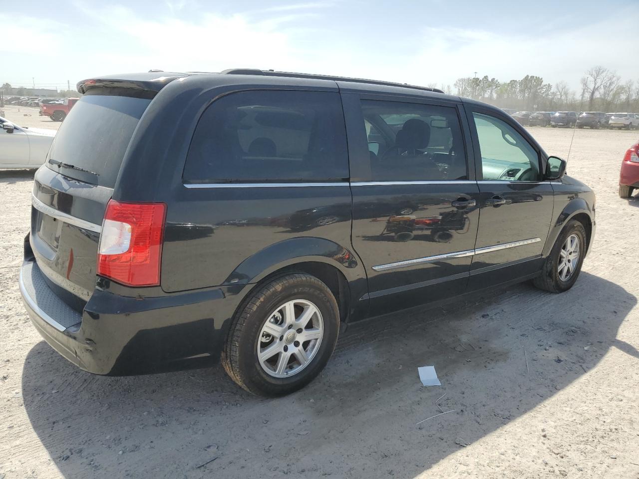 2013 Chrysler Town & Country - Image 3