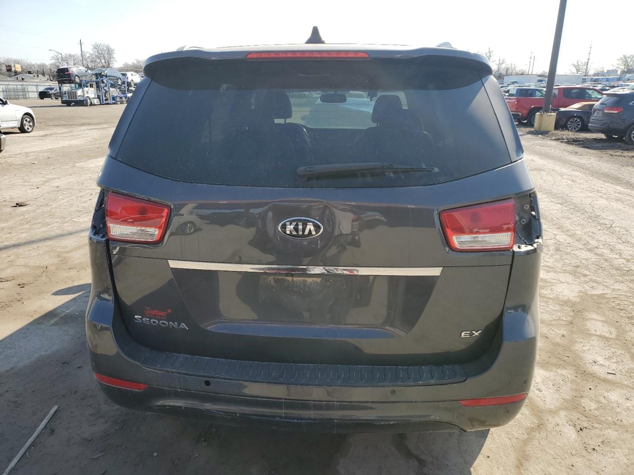 2016 Kia Sedona - Image 6