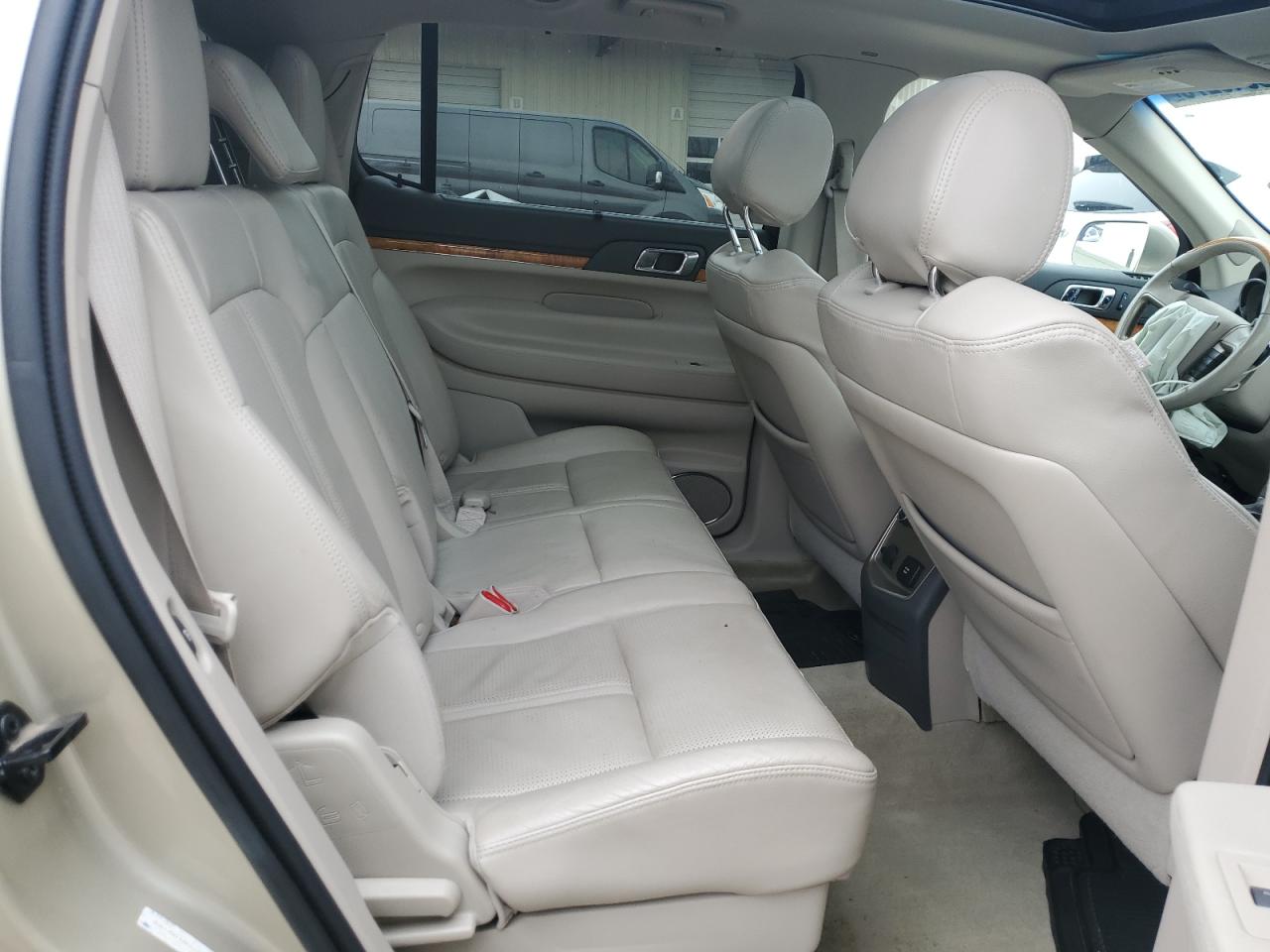 2011 Lincoln Mkt VIN: 2LMHJ5ATXBBJ52360 Lot: 50949275