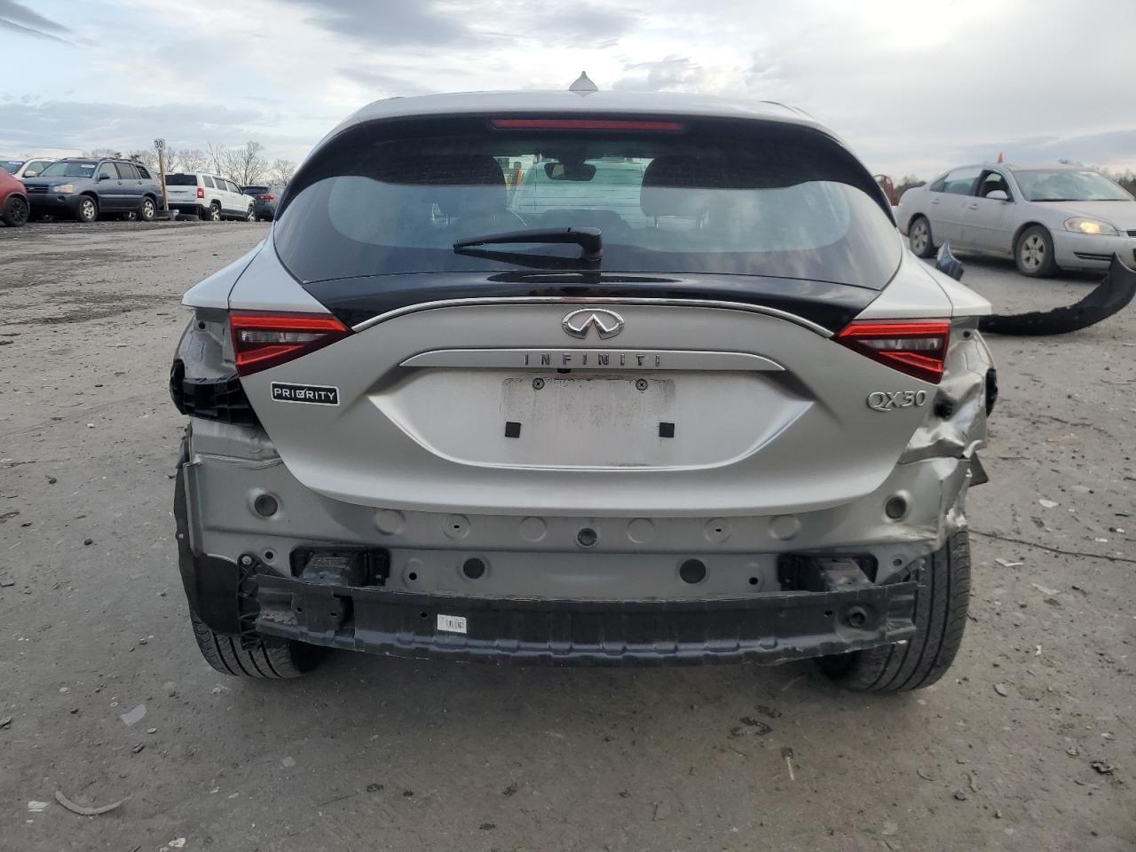 VIN: SJKCH5CP1HA020045 Auction: COPART Lot: 49338735 Location: VA - FREDERICKSBURG VIN: SJKCH5CP1HA020045 INFINITI QX30 2017 SILVER Photo 6
