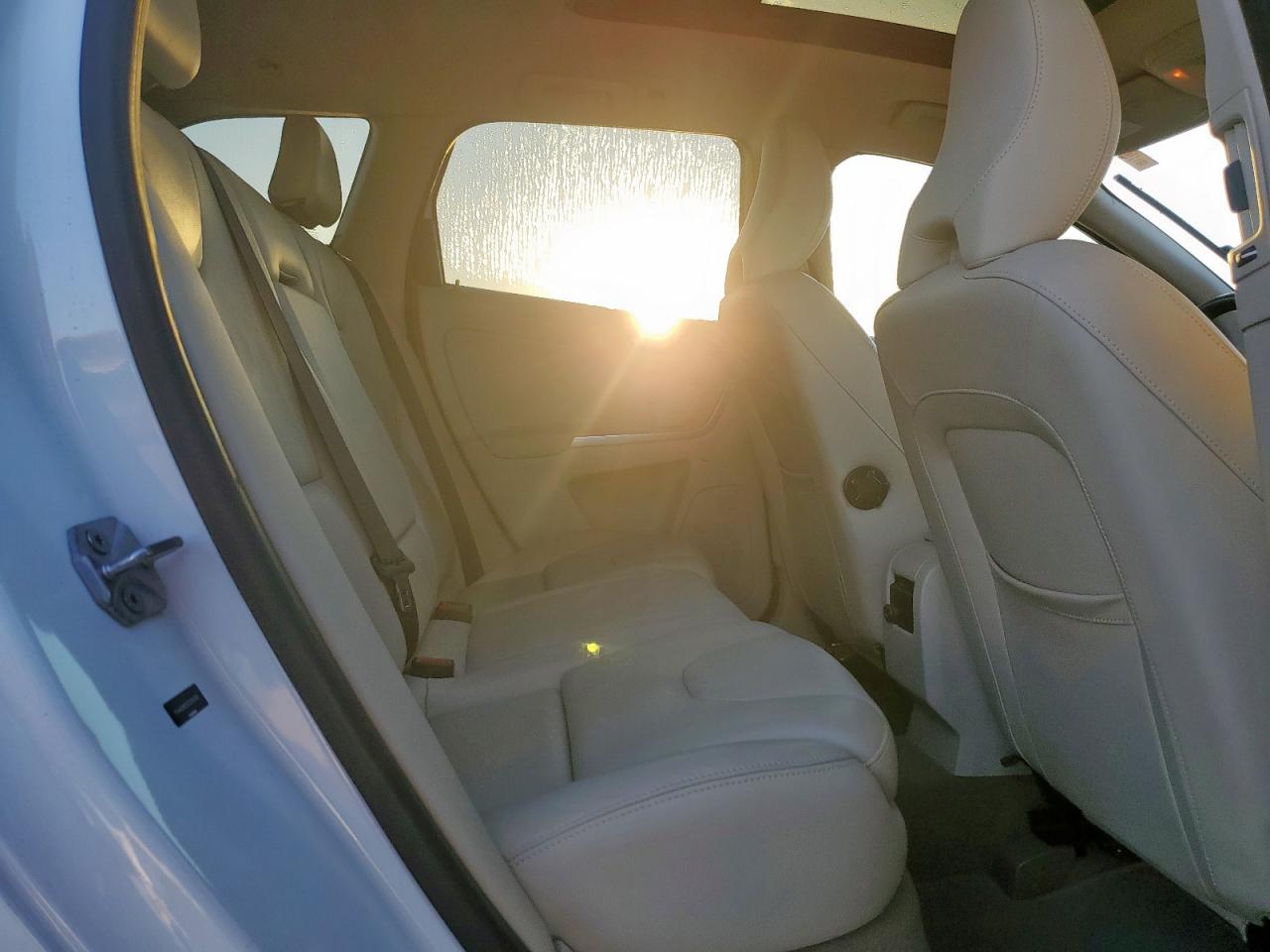2015 Volvo XC60 - Image 10