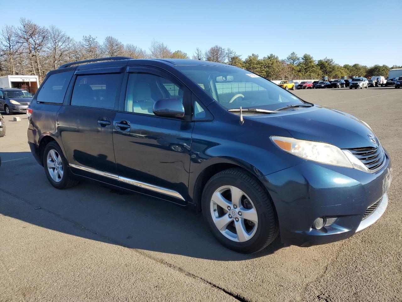 2011 Toyota Sienna - Image 4