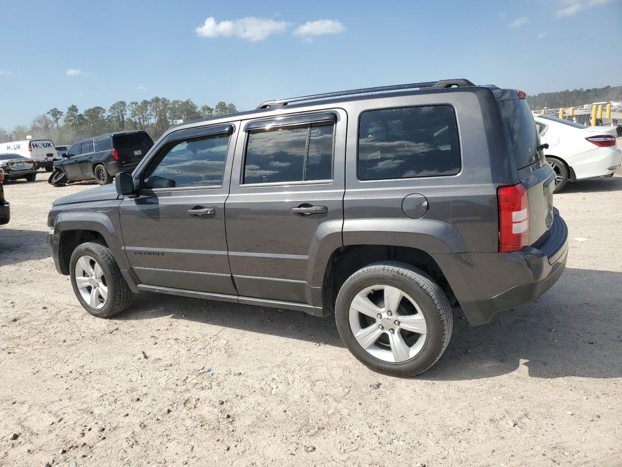 2014 Jeep Liberty (Patriot) - Image 2