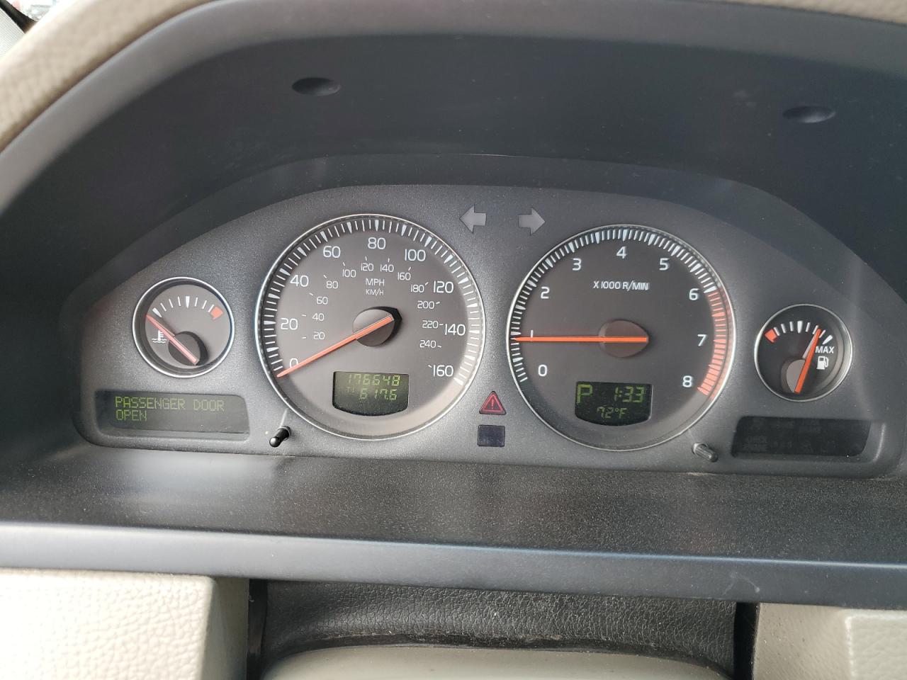 2004 Volvo XC90 - Image 9