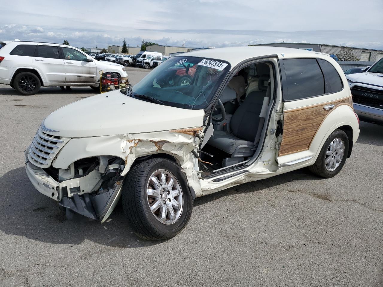 2008 Chrysler Pt Cruiser for Sale in Bakersfield, CA - Front End