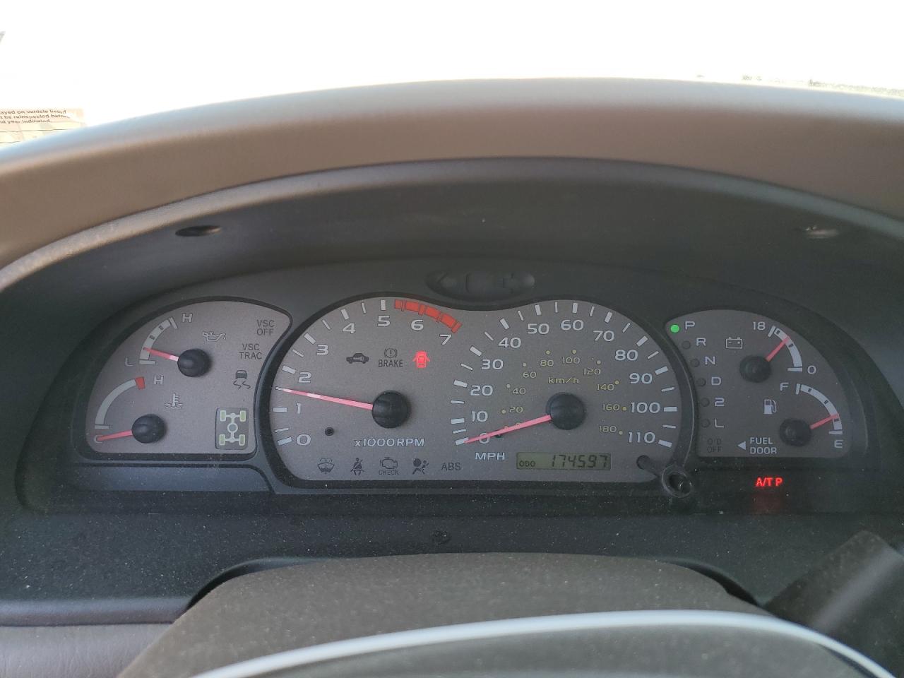 2004 Toyota Sequoia - Image 9