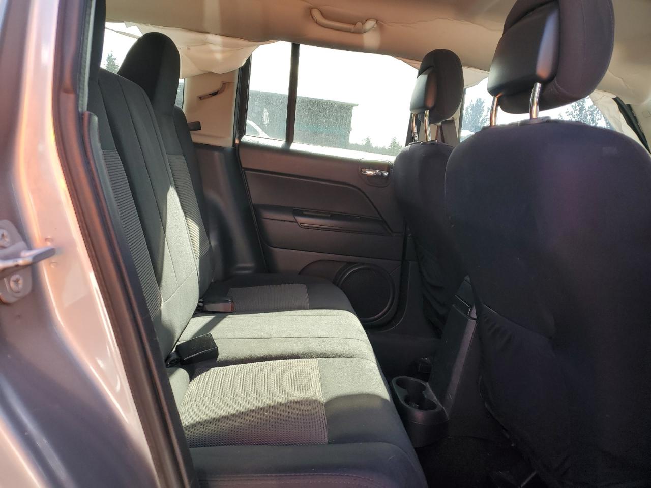 2014 Jeep Liberty (Patriot) - Image 12