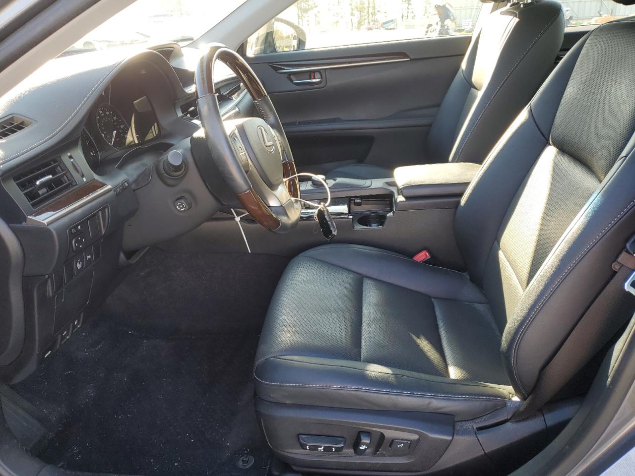 2014 Lexus ES - Image 7