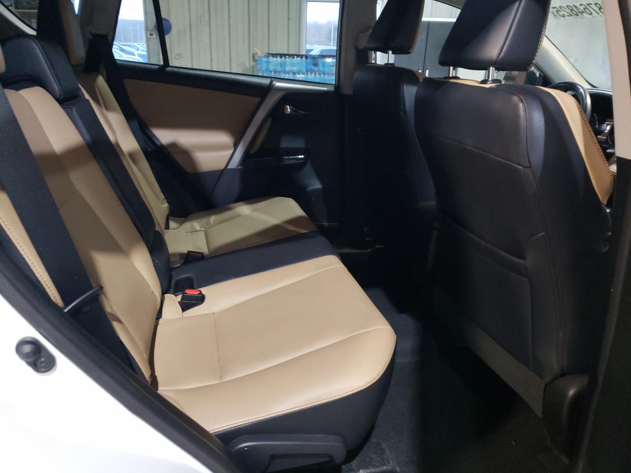 2016 Toyota RAV 4 - Image 11