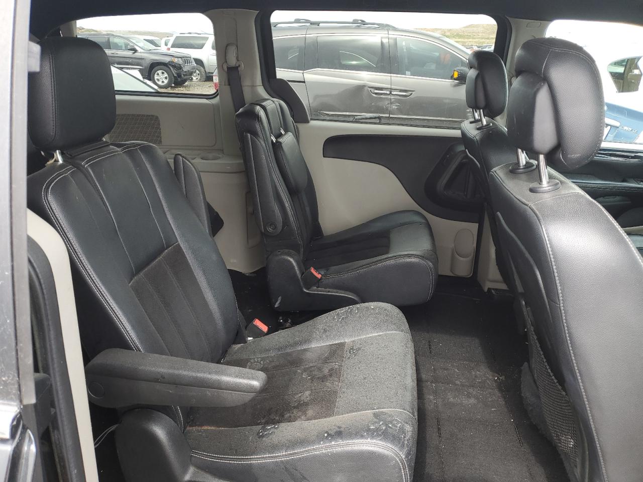 2017 Dodge Caravan - Image 11