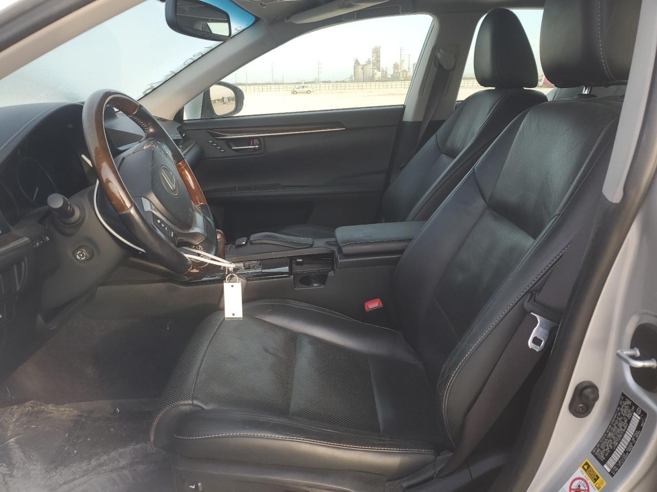 2015 Lexus ES - Image 7