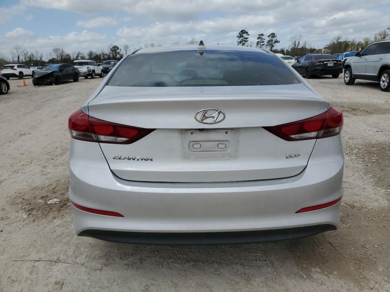 2017 Hyundai Elantra - Image 6
