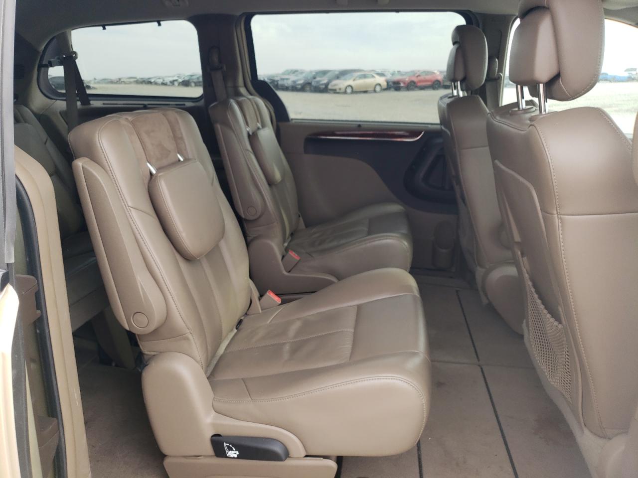 2012 Chrysler Town & Country - Image 11