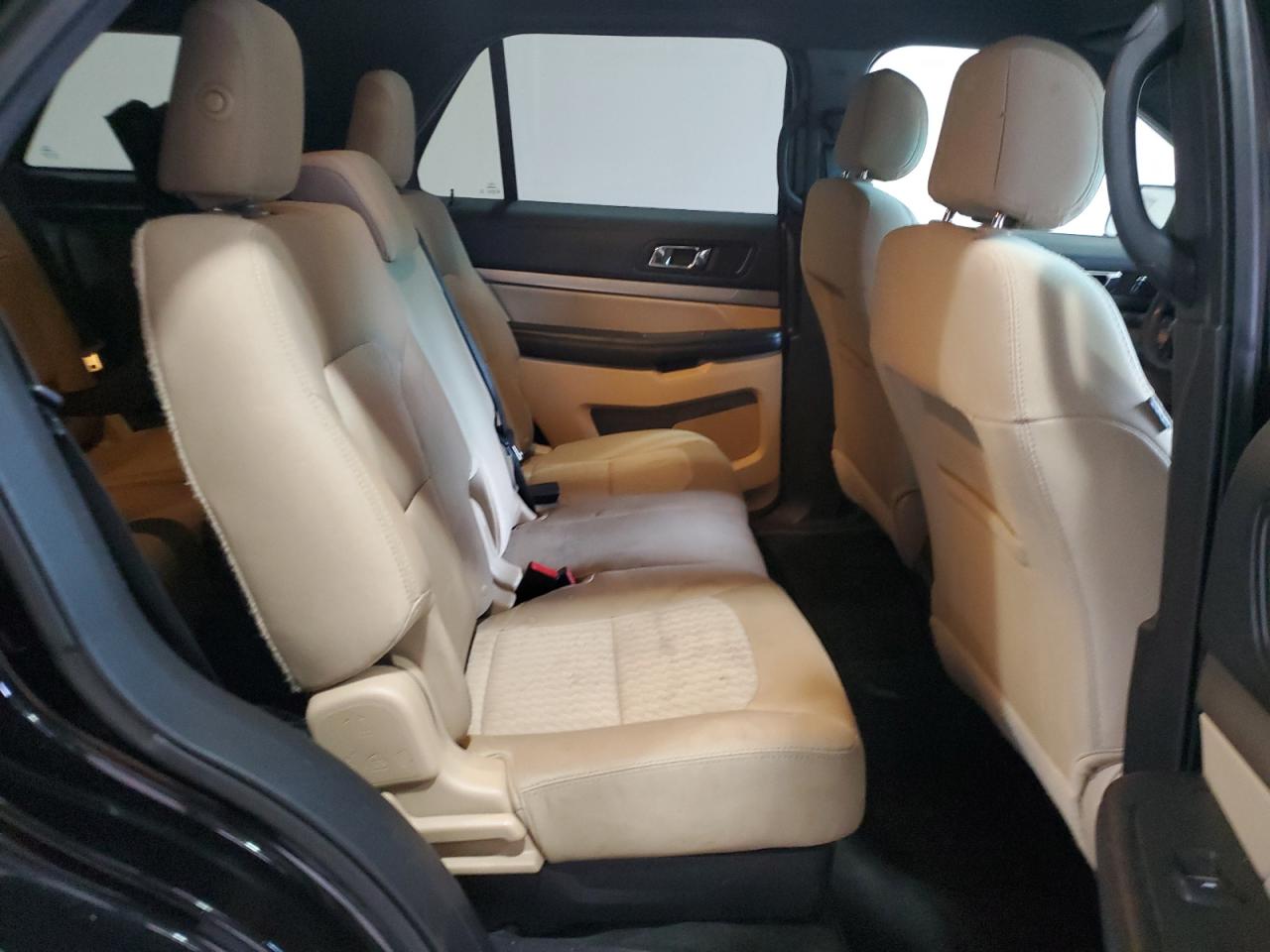 2016 Ford Explorer - Image 11
