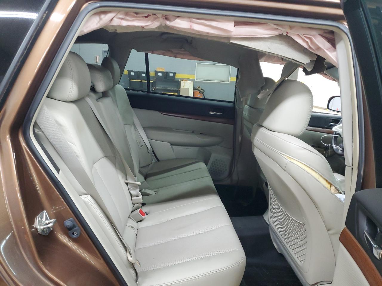 2013 Subaru Outback - Image 11