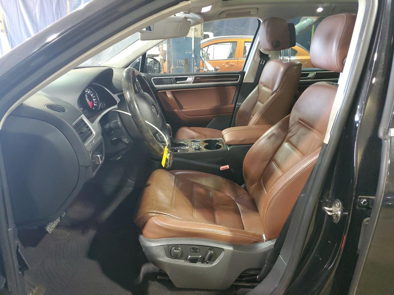 2016 Volkswagen Touareg - Image 7