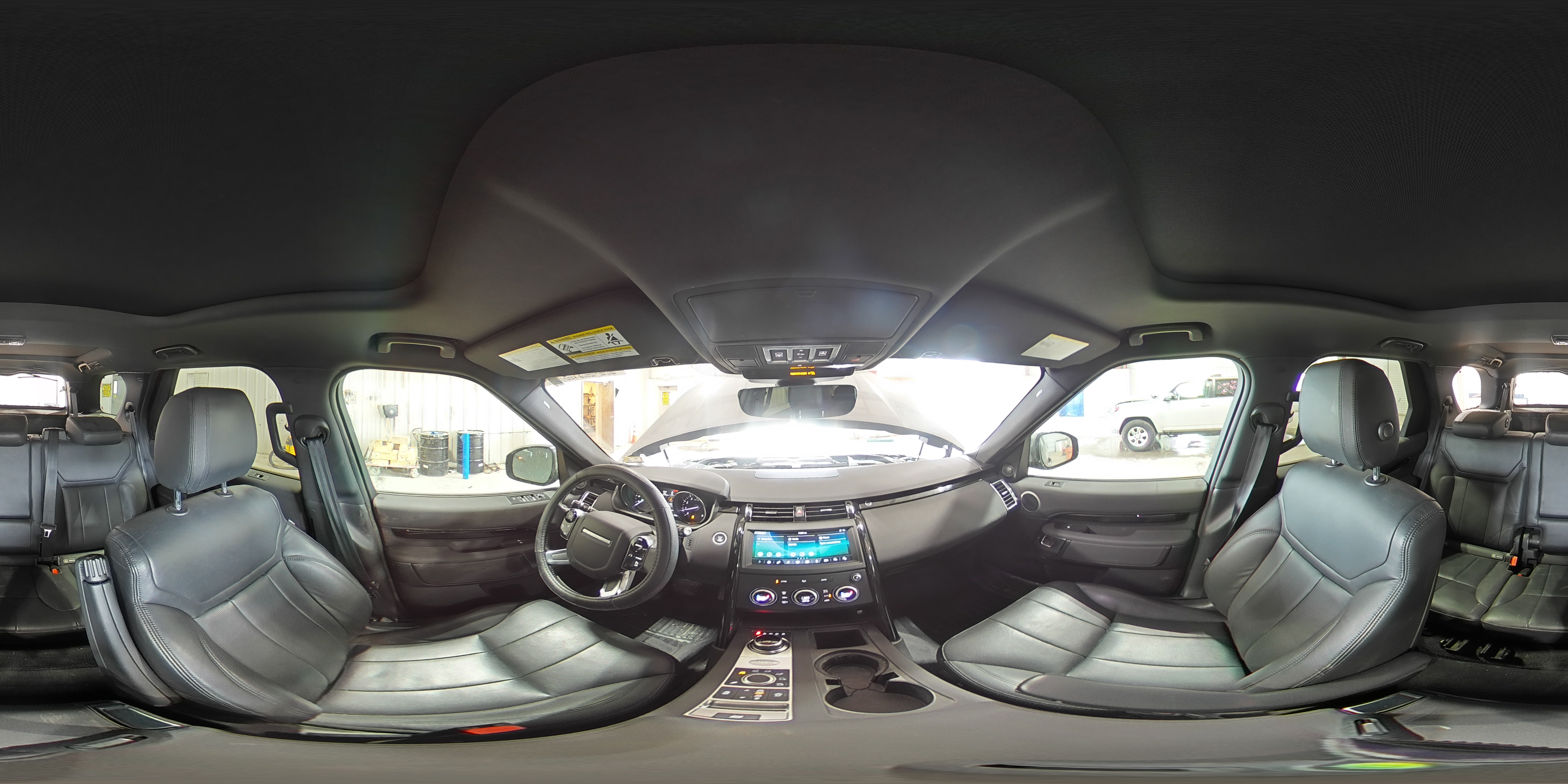 2020 Land Rover Discovery - Image 15