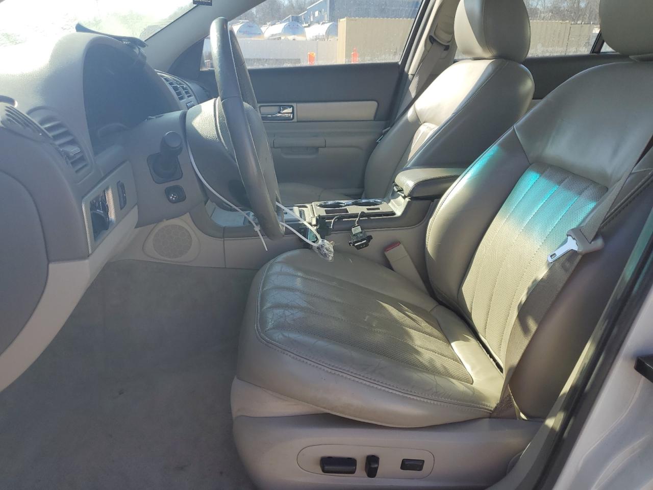 2004 Lincoln LS - Image 7