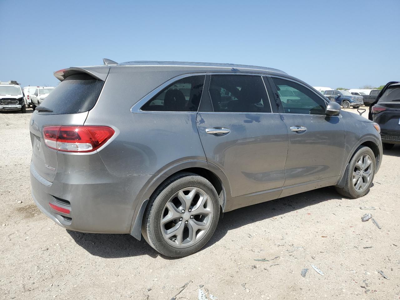 2016 Kia Sorento - Image 3