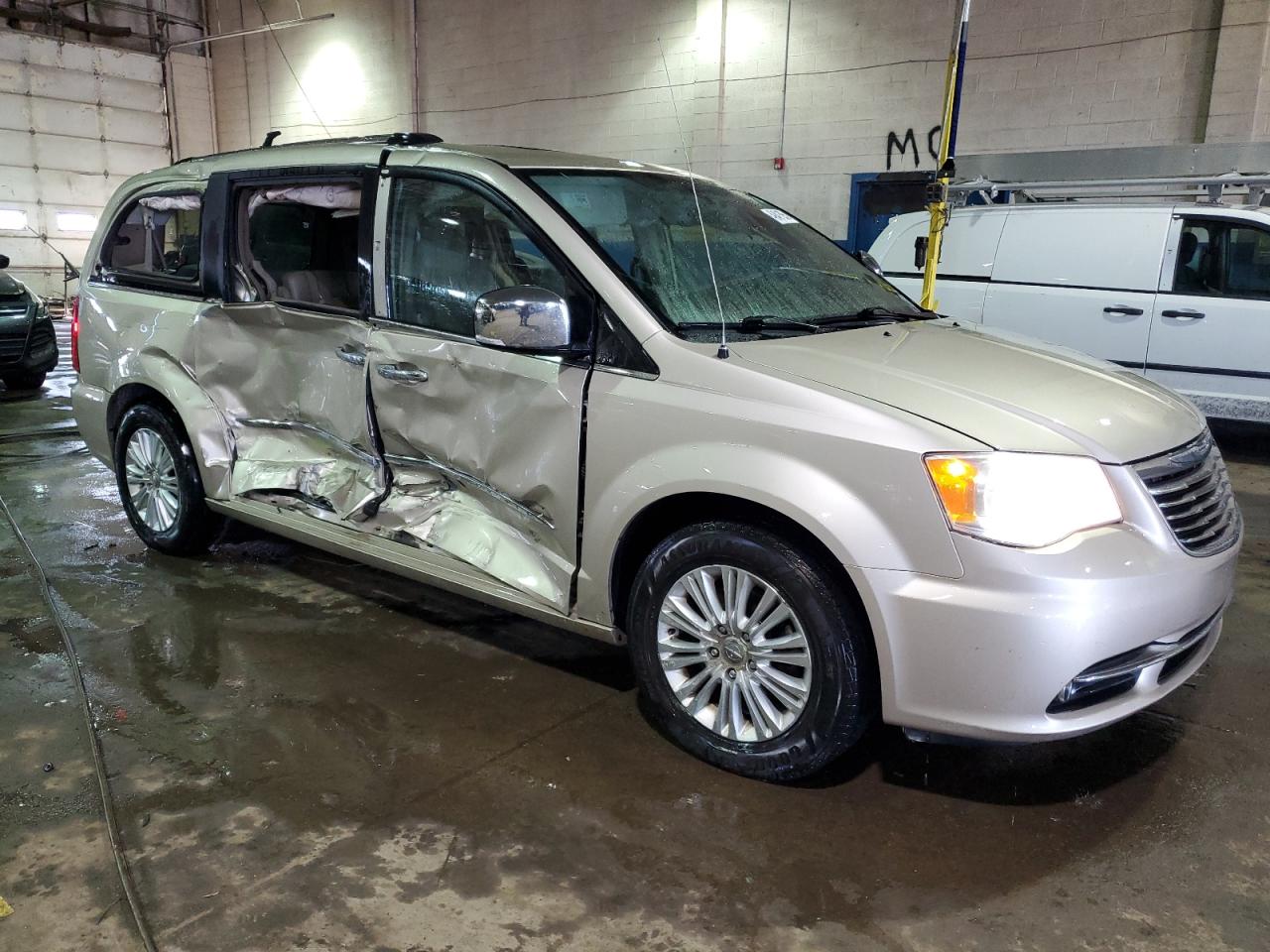 2013 Chrysler Town & Country - Image 4