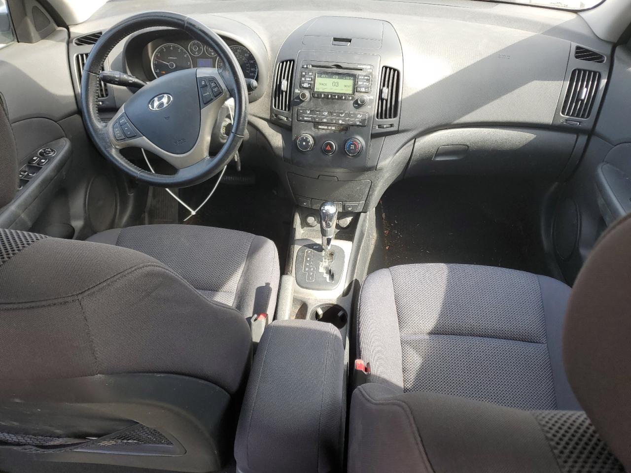 2010 Hyundai Elantra - Image 8