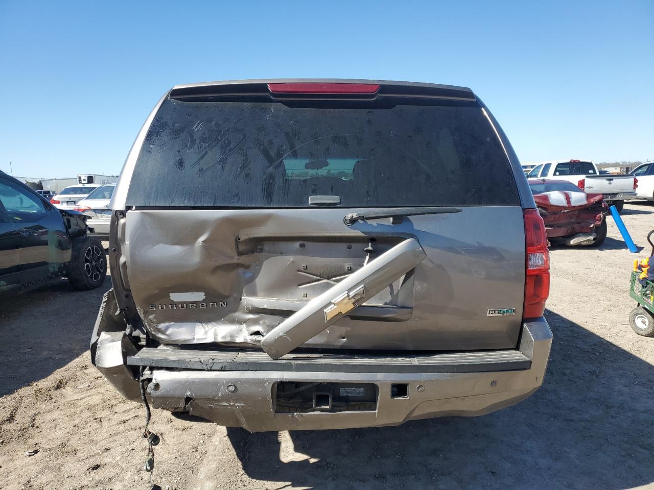 2011 Chevrolet Suburban - Image 6