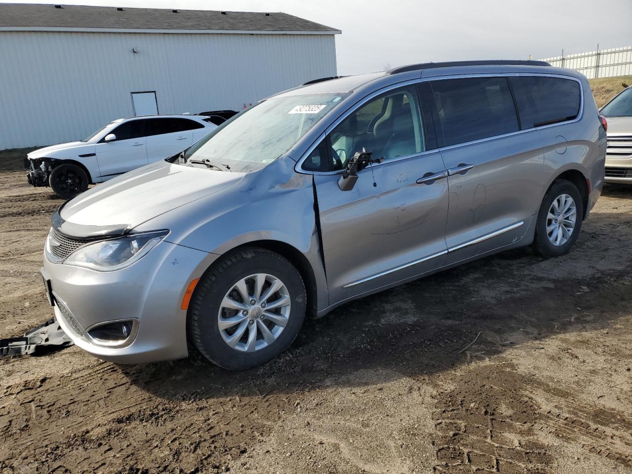 2017 Chrysler Pacifica - Image 1