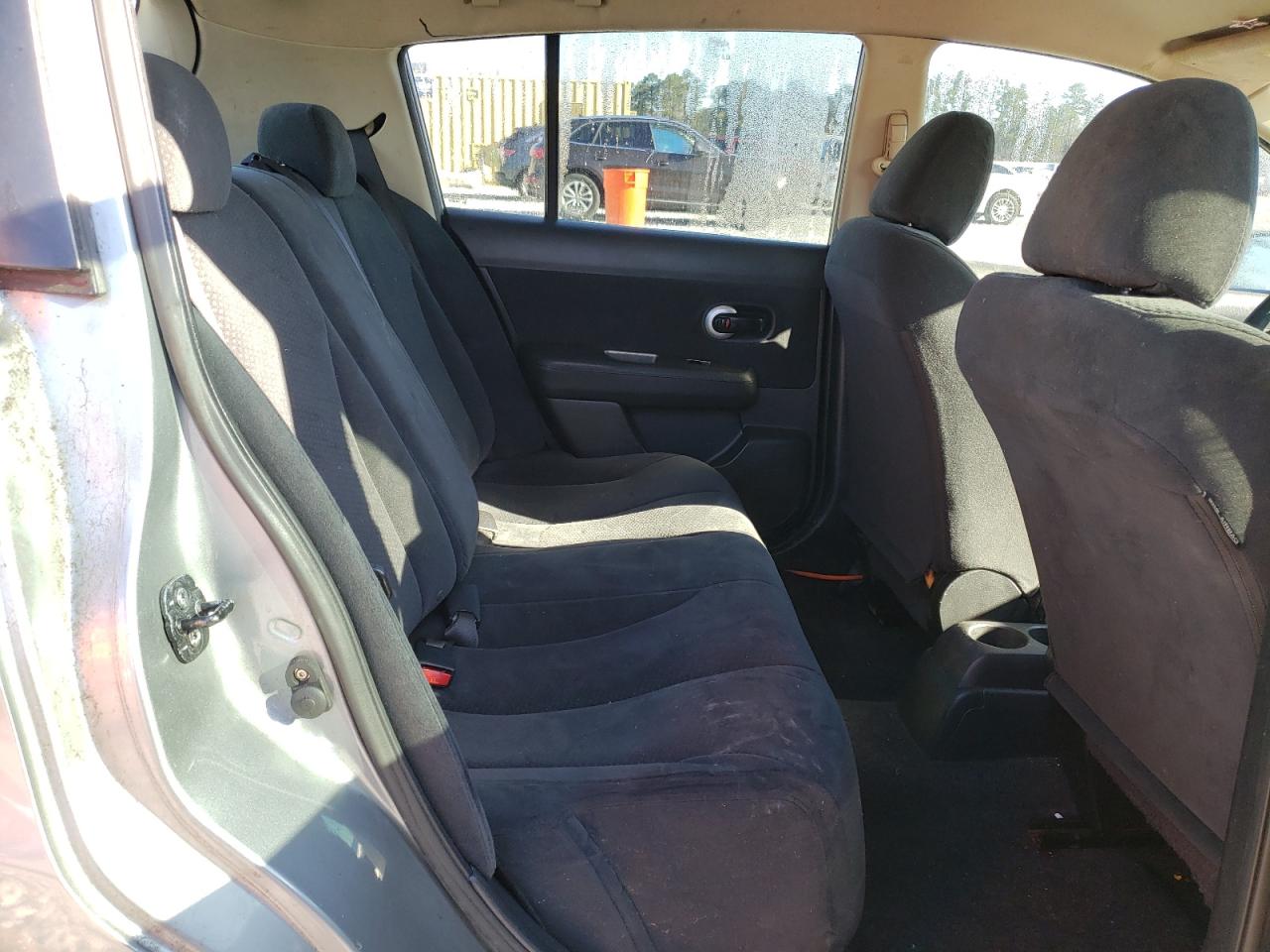 2010 Nissan Versa - Image 10