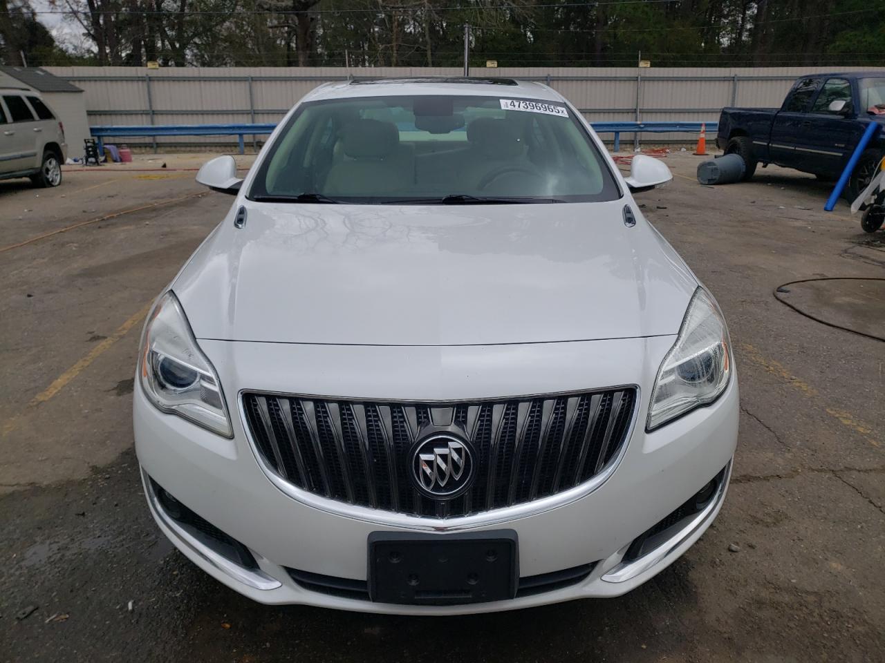 2017 Buick Regal - Image 5