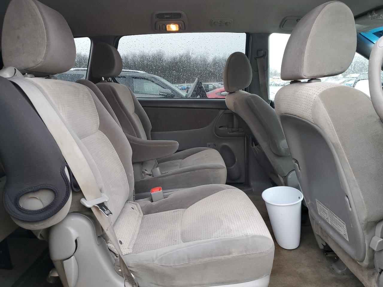 2009 Toyota Sienna - Image 11