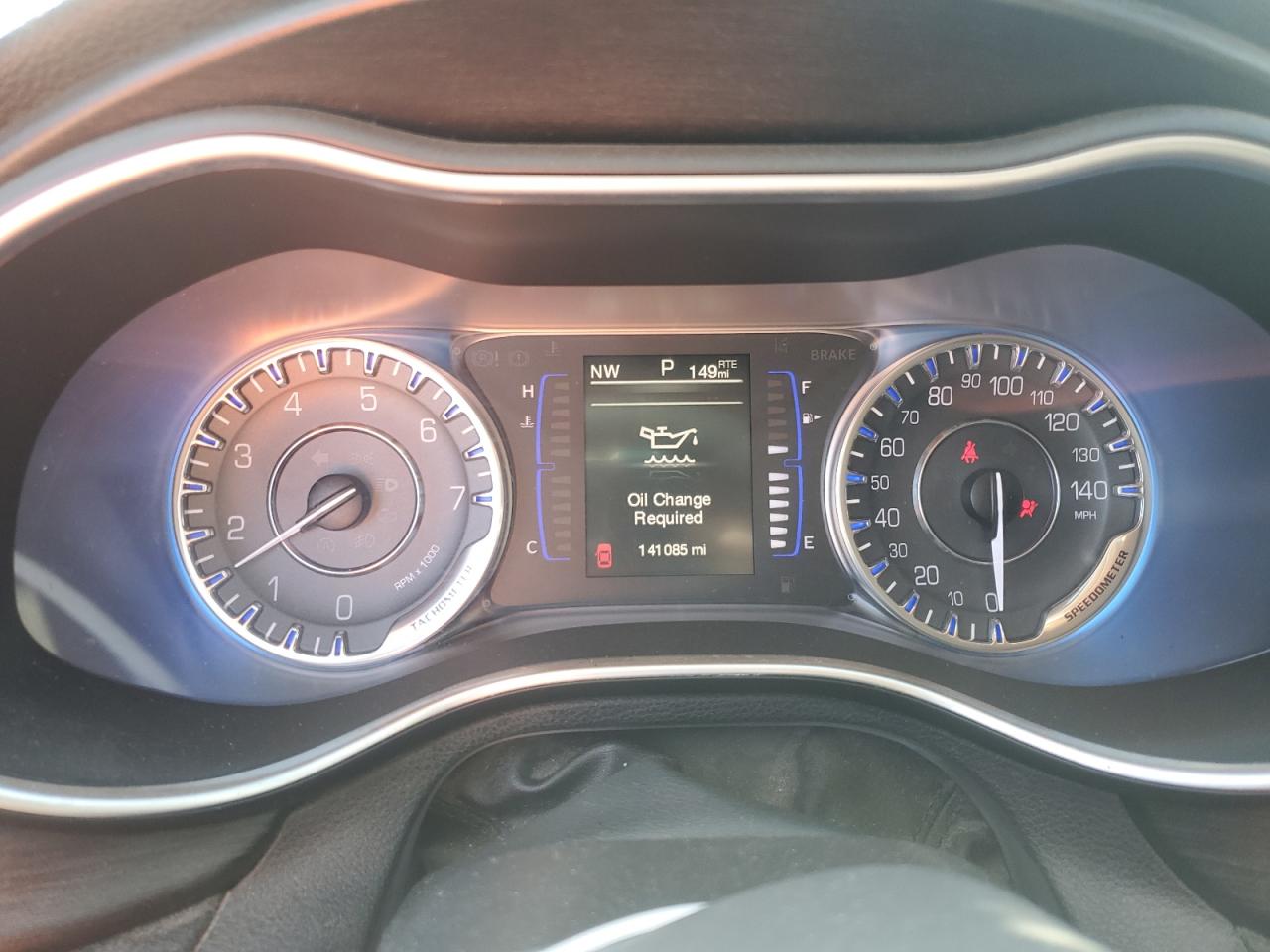 2015 Chrysler 200 - Image 9