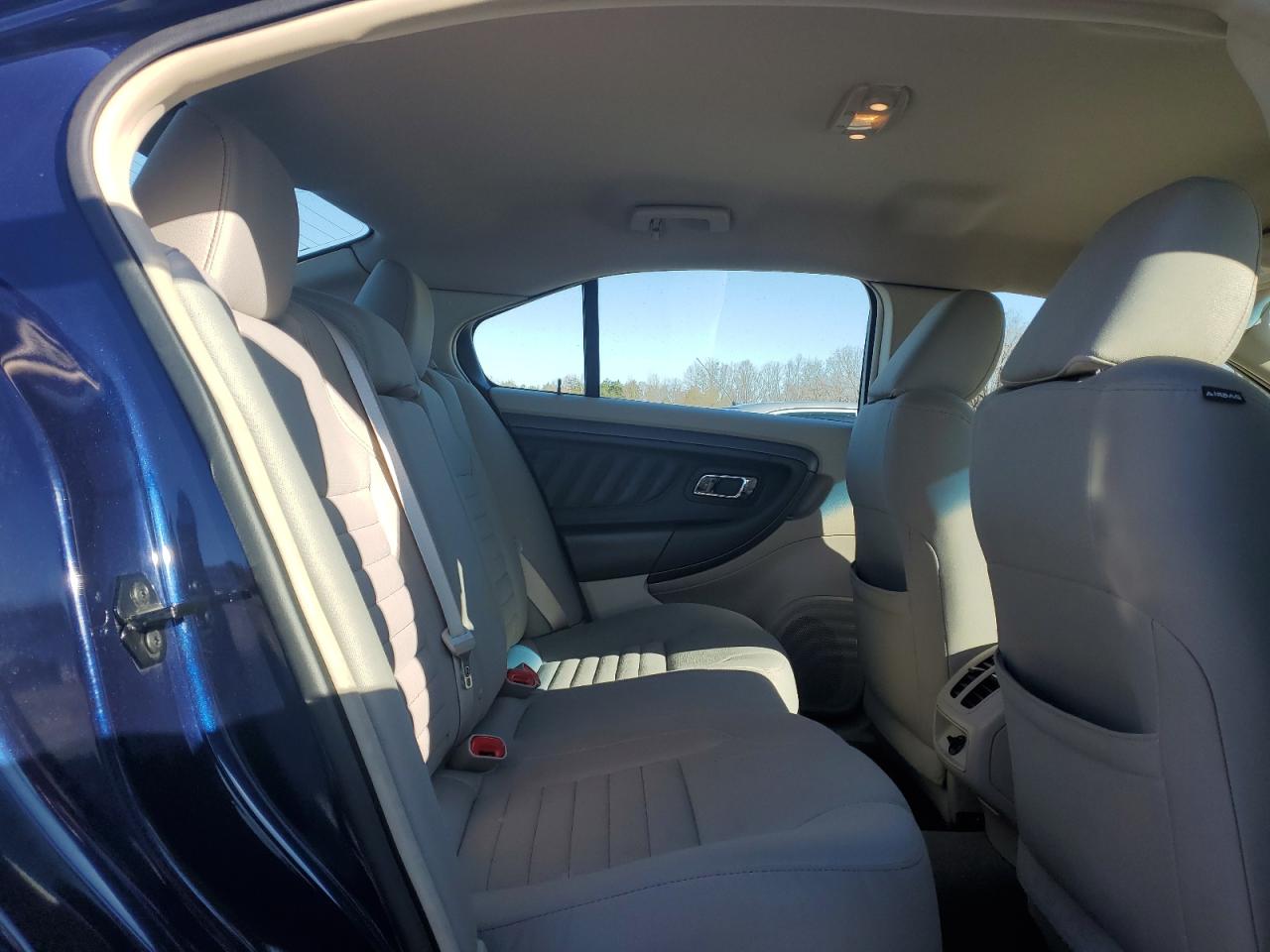 2011 Ford Taurus - Image 10