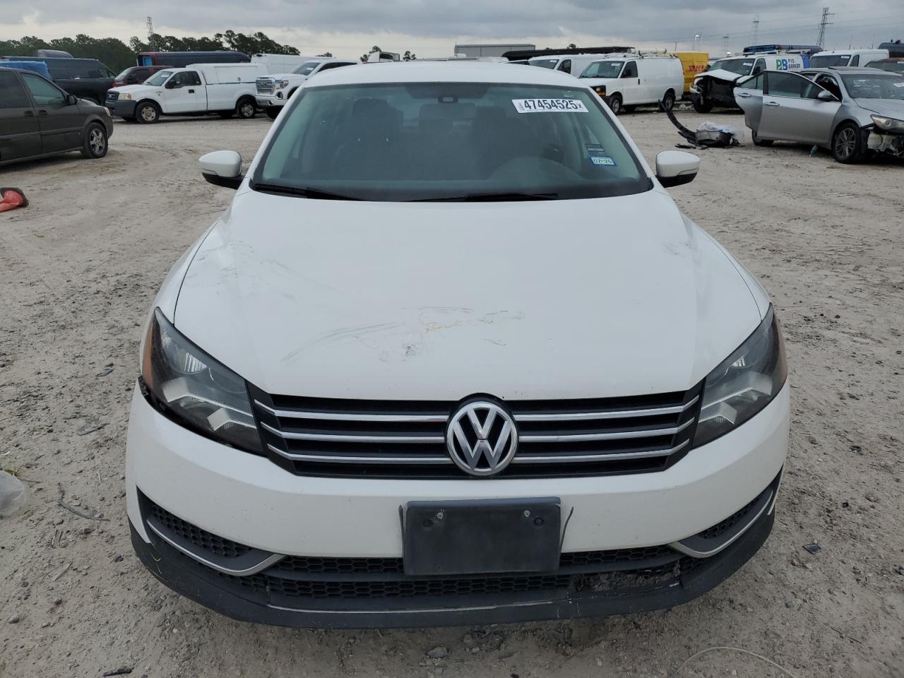 2015 Volkswagen Passat - Image 5