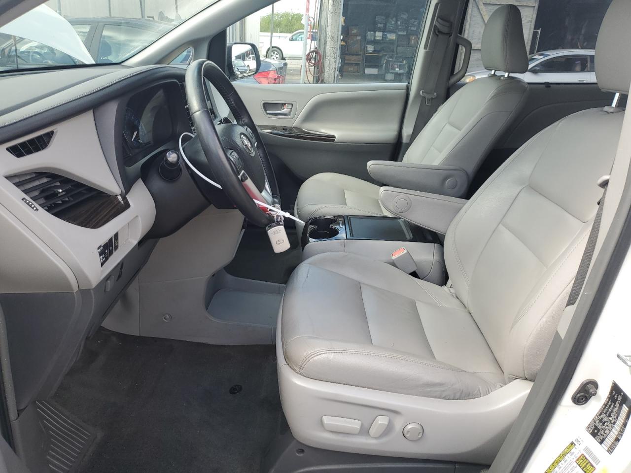 2015 Toyota Sienna - Image 7