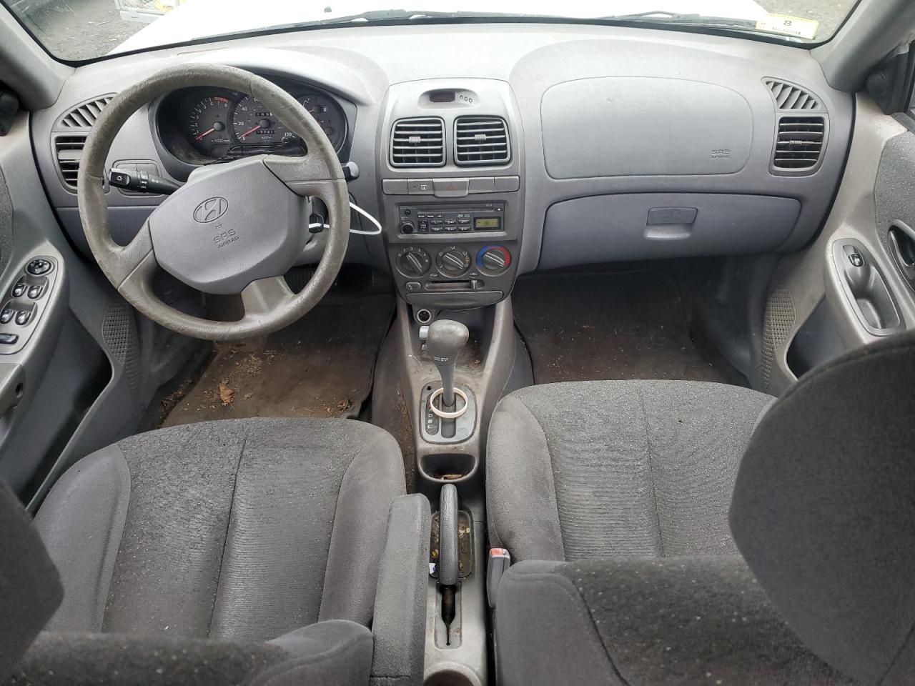 2002 Hyundai Accent - Image 8