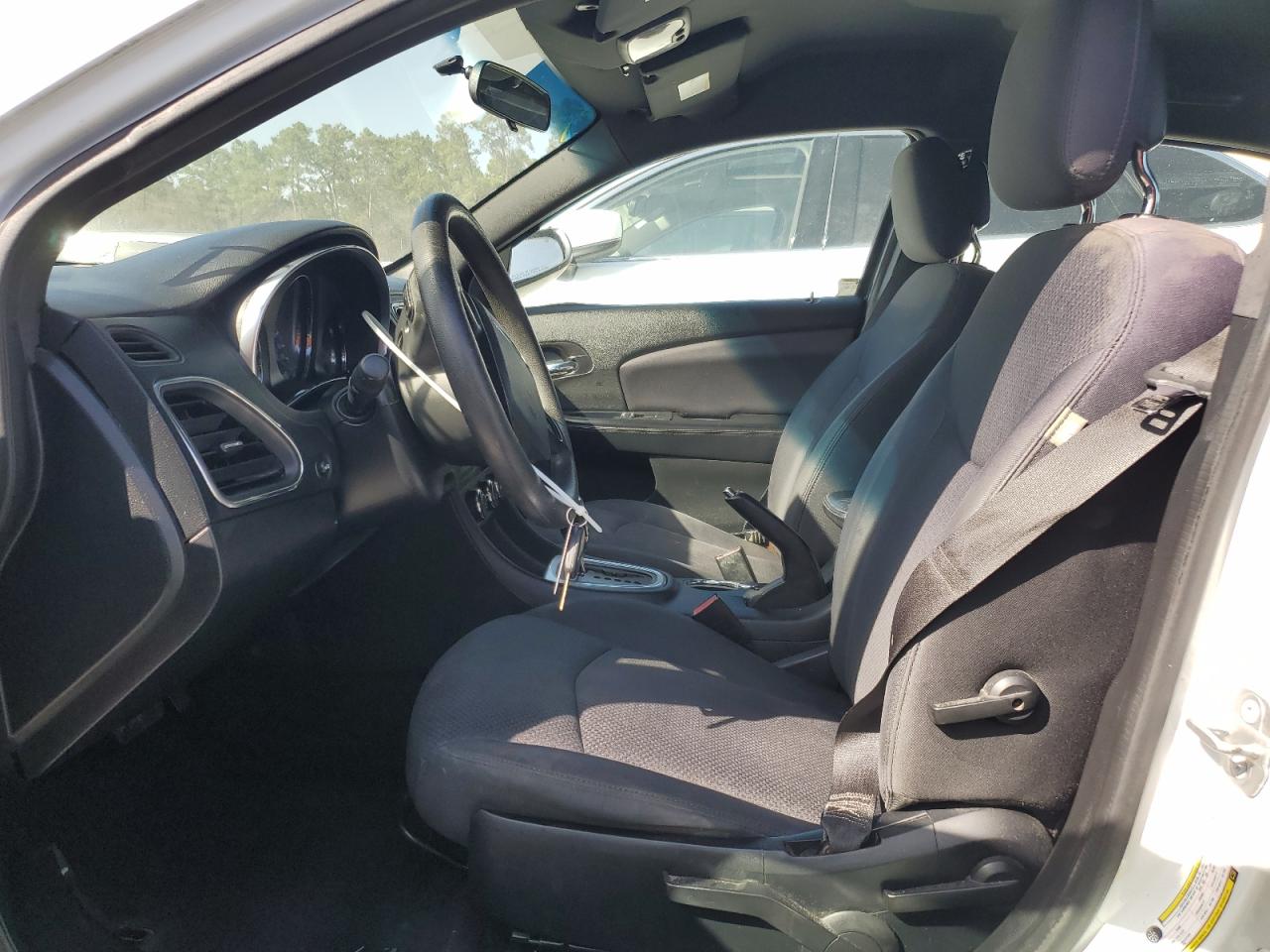 2014 Chrysler 200 - Image 7