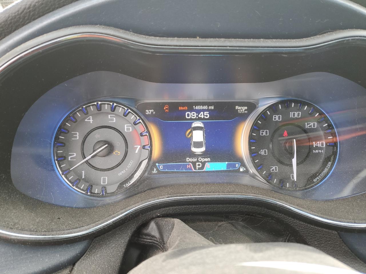 2015 Chrysler 200 - Image 9