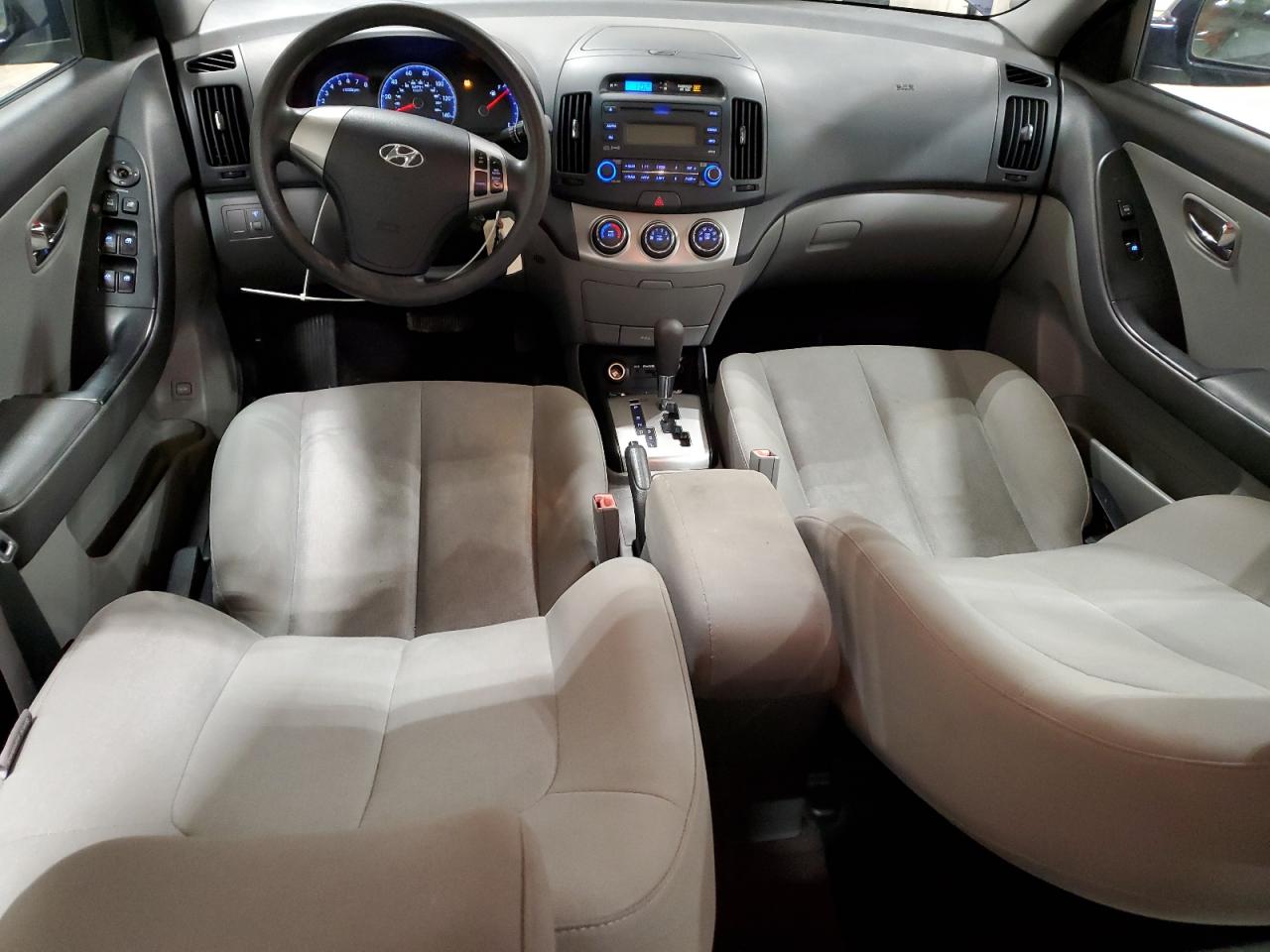 2010 Hyundai Elantra - Image 8