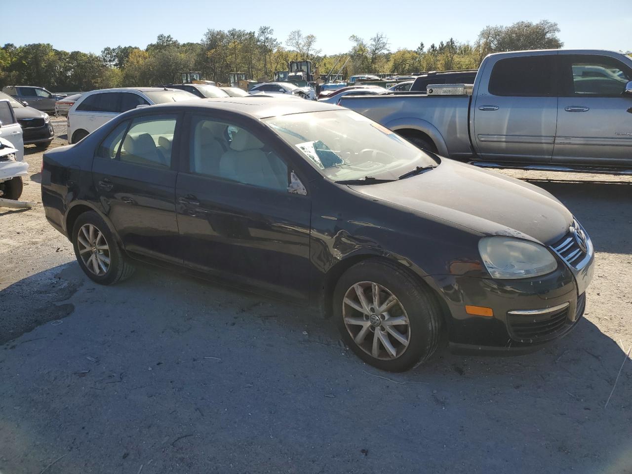 2010 Volkswagen Jetta - Image 4