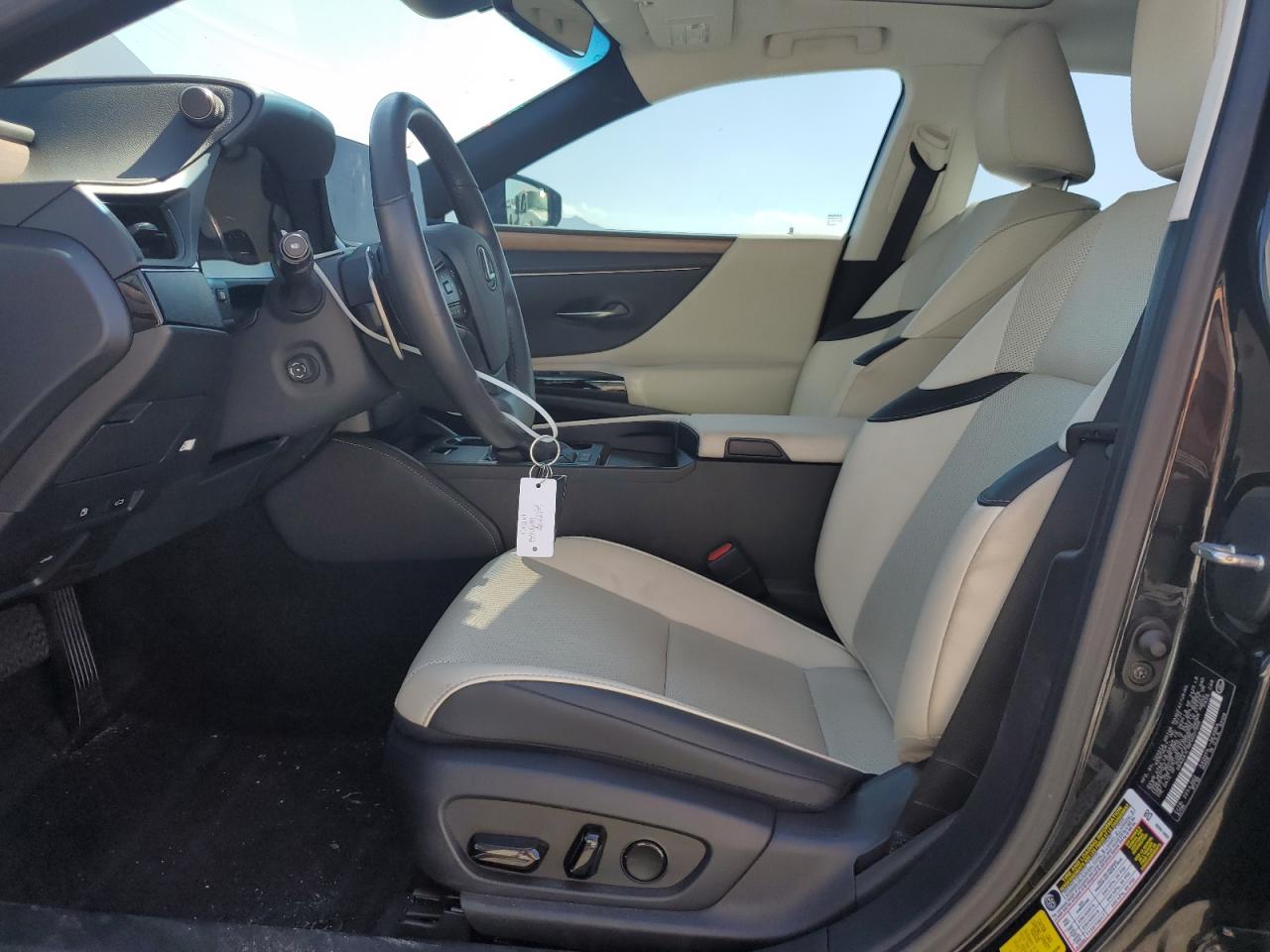 2023 Lexus ES - Image 7