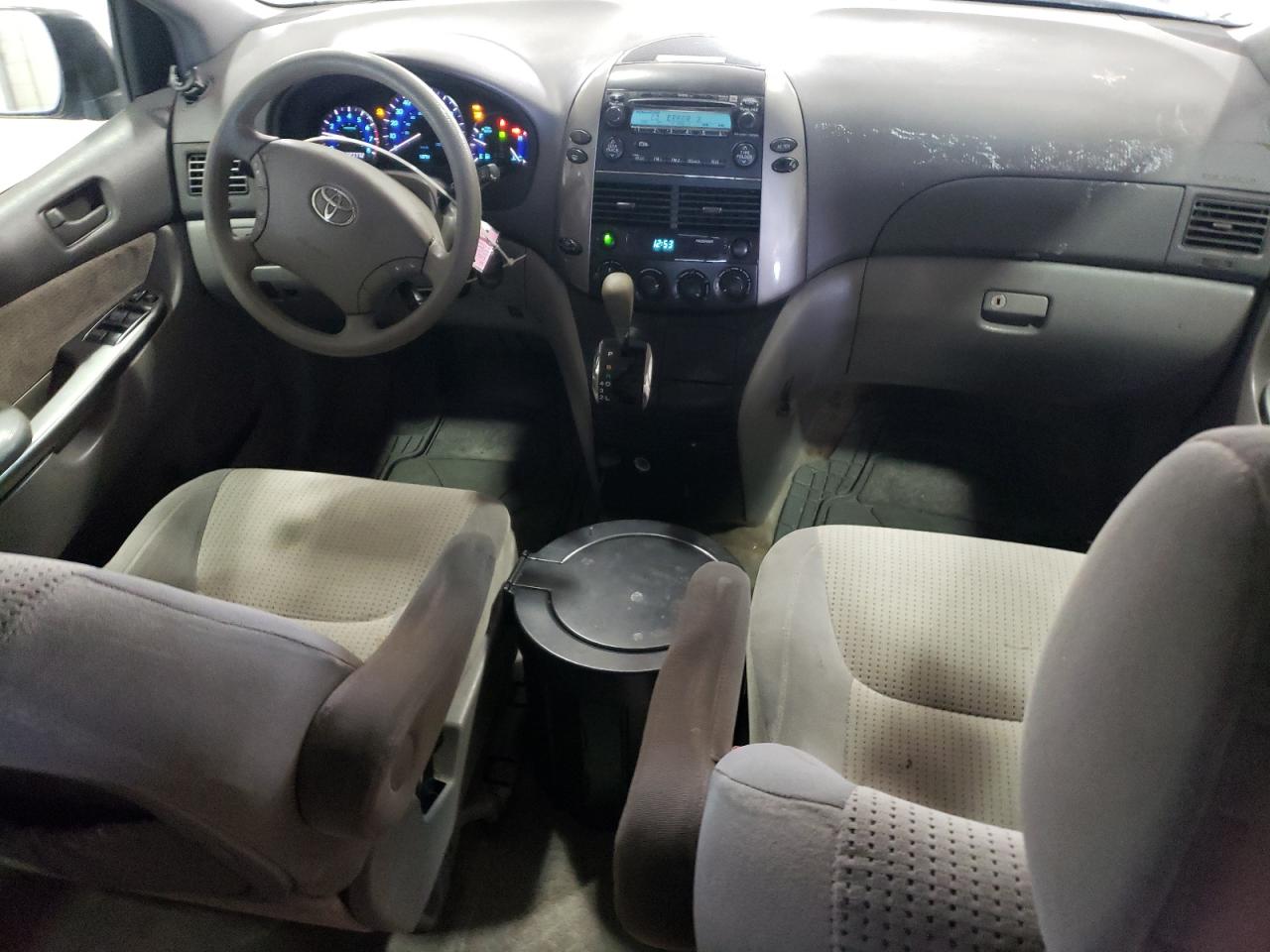 2009 Toyota Sienna - Image 8