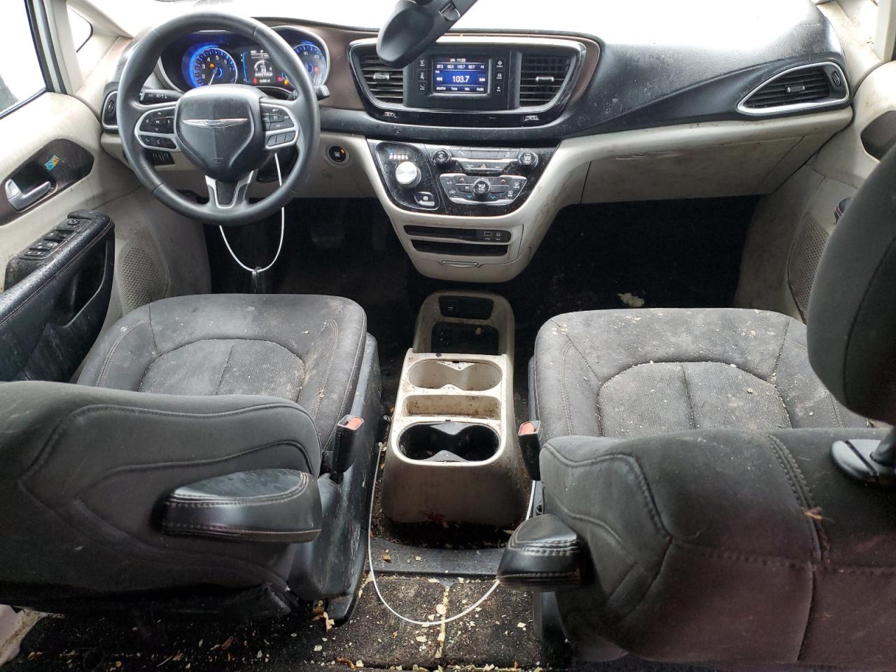 2017 Chrysler Pacifica - Image 8