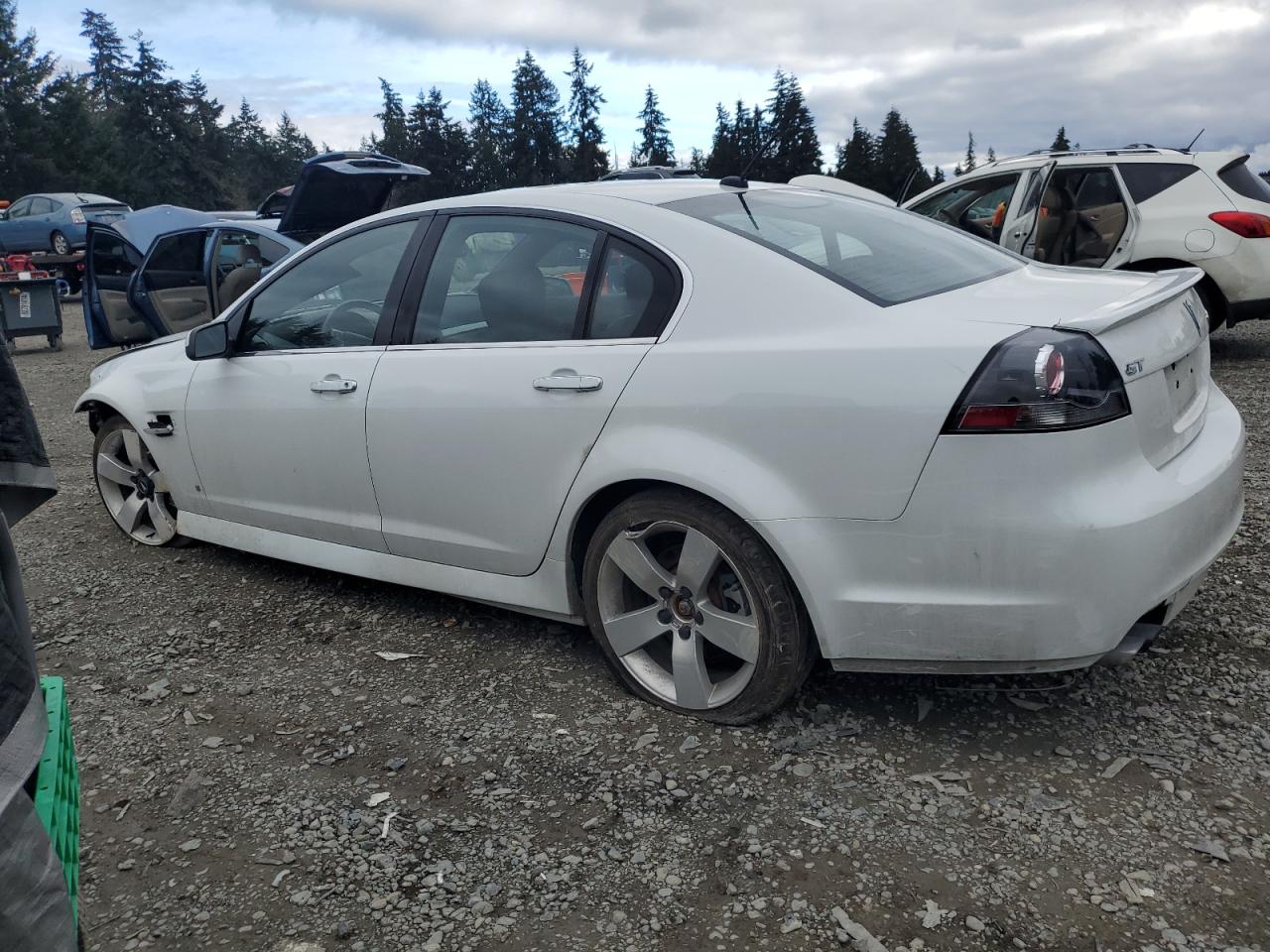 2009 Pontiac G8 - Image 2