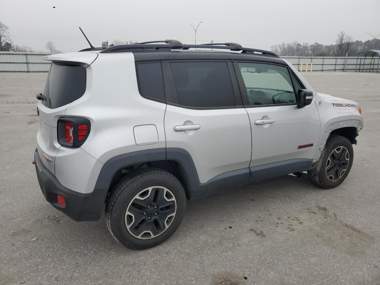 2016 Jeep Renegade - Image 3