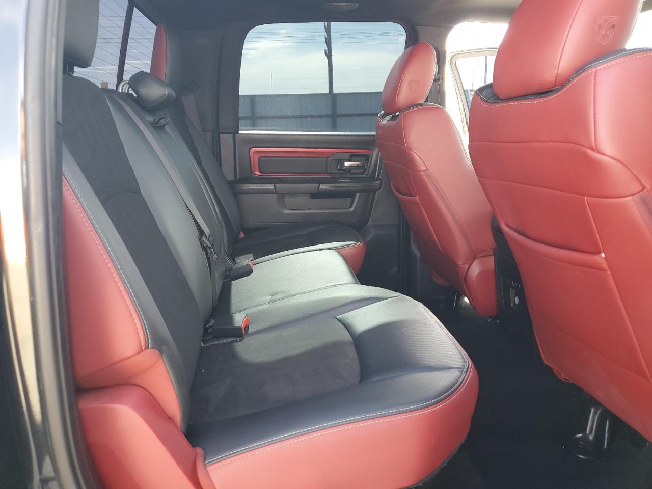 2016 RAM 1500 - Image 10