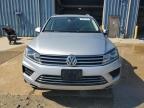 2016 Volkswagen Touareg Tdi na sprzedaż w Eldridge, IA - Front End