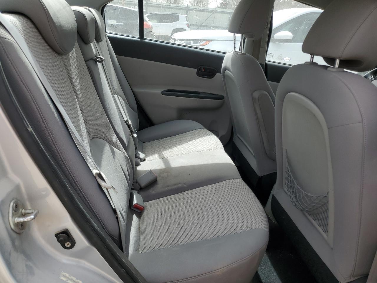 2011 Hyundai Accent - Image 11
