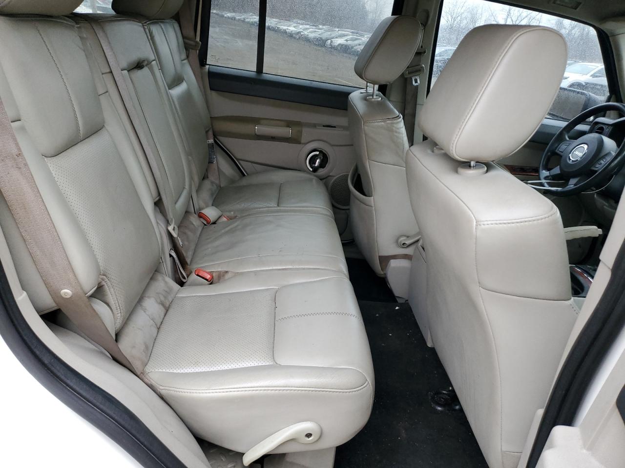 2006 Jeep Commander - Image 11
