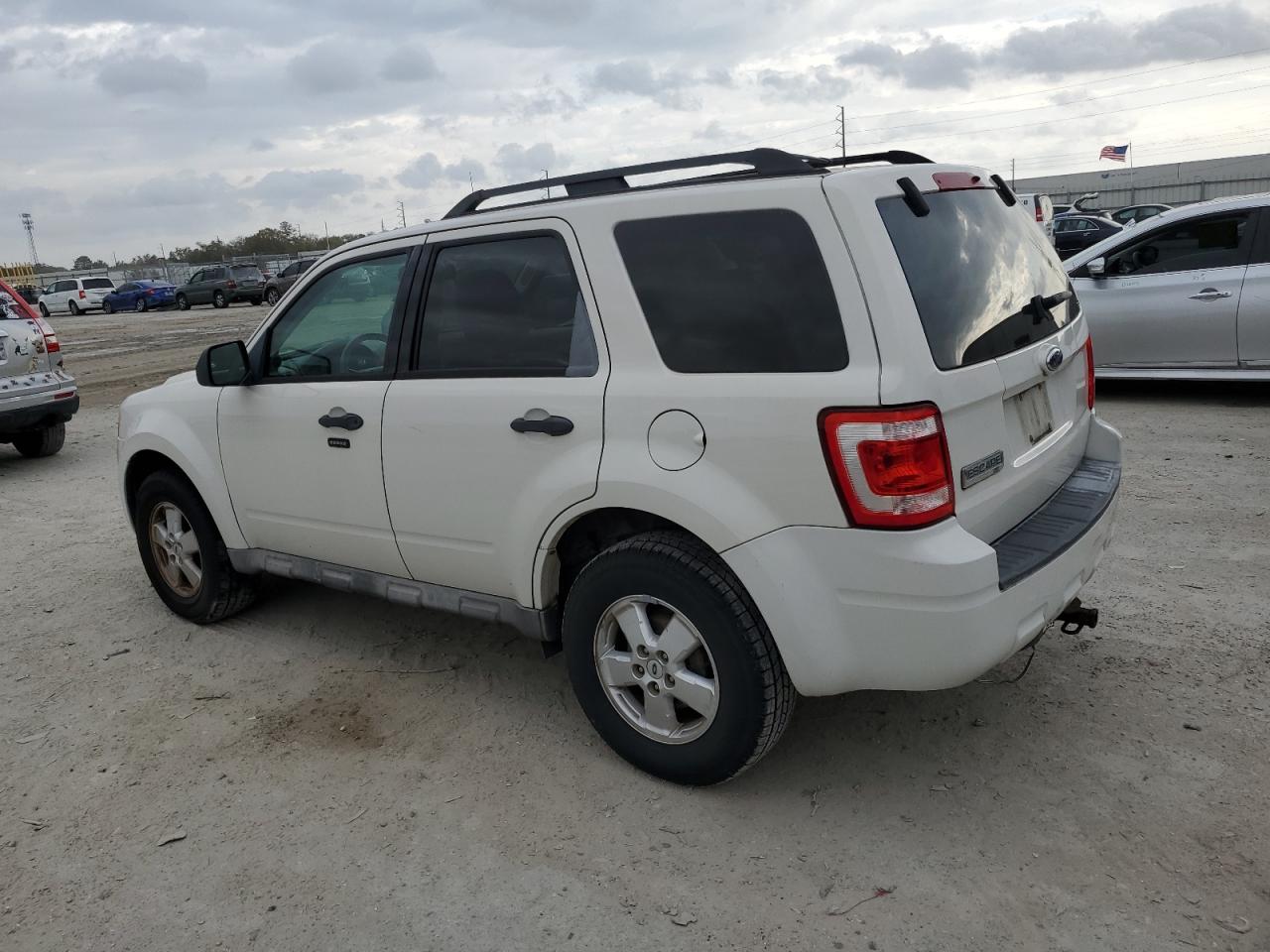 2009 Ford Escape - Image 2
