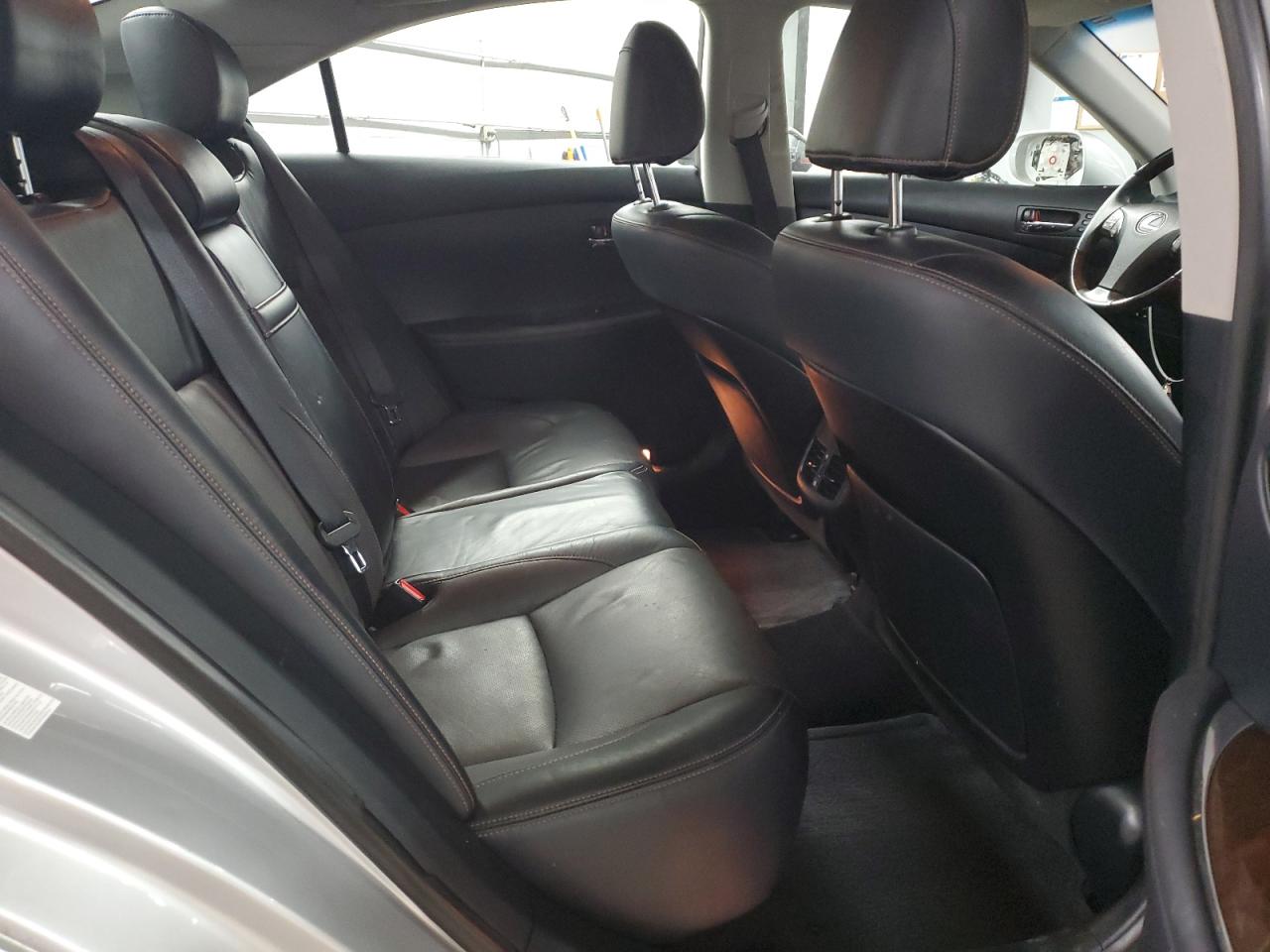 2011 Lexus ES - Image 10